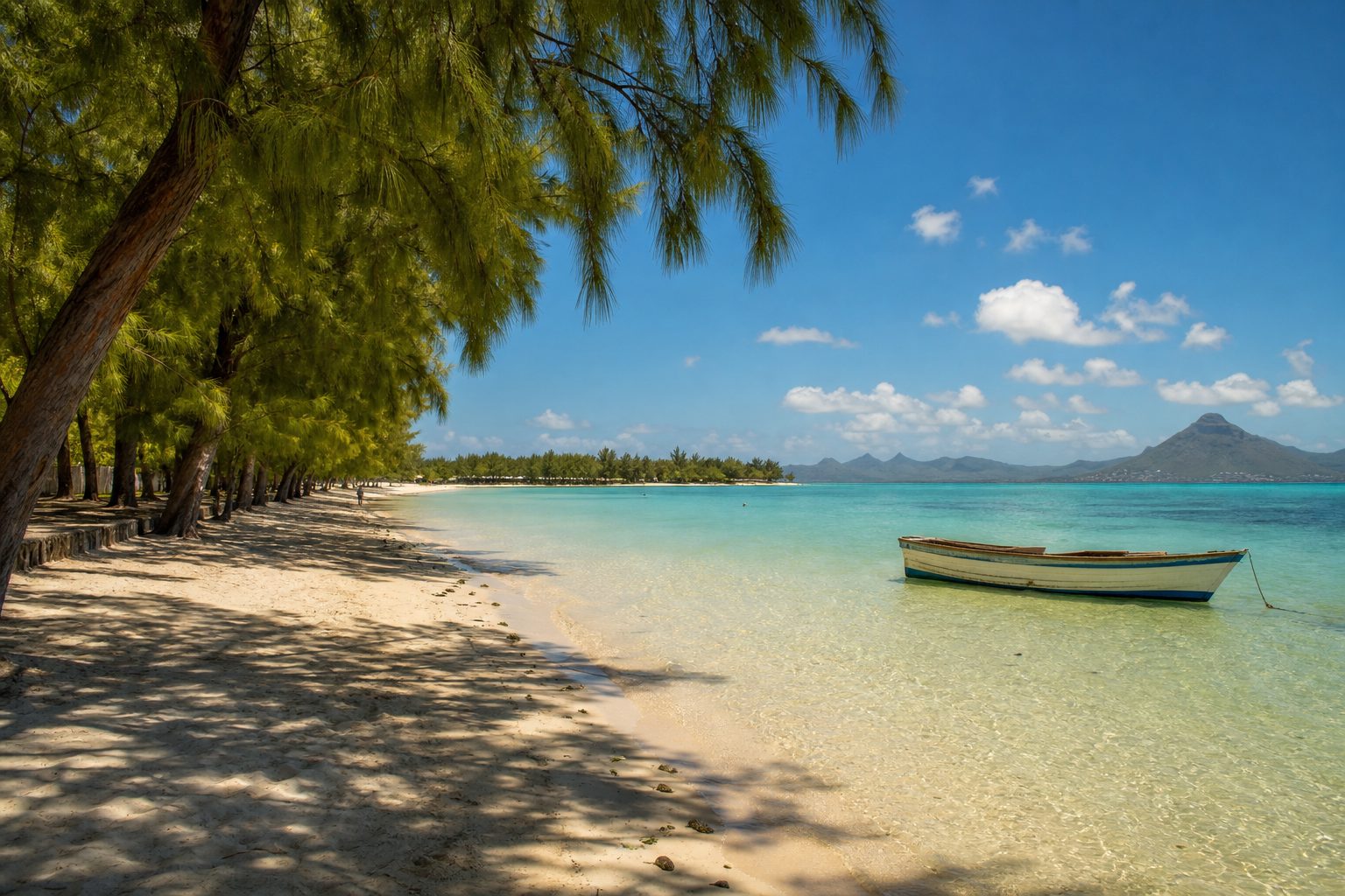 Plage de sable blanc et lagon turquoise à Maurice
